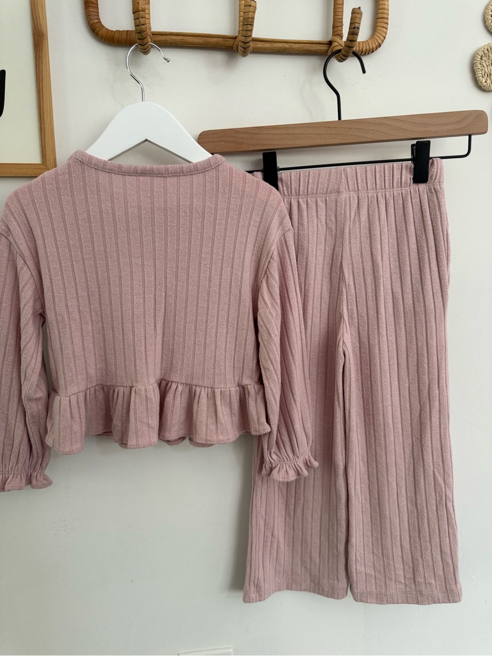 Gap - 4y - super soft/ribbed matching set - Picture 7 of 9